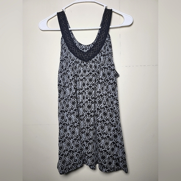 Women's Y2K Guess Sleeveless Tank Top, Size Medium - Picture 1 of 4